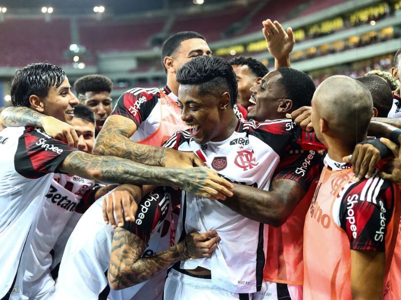 Flamengo faz 5 a 1 no Sport e segue firme na disputa pelo título