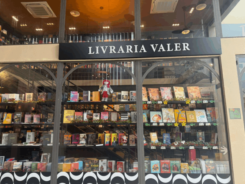 Livraria oferece descontos de até 90% na maior liquidação durante a Black Friday no AM