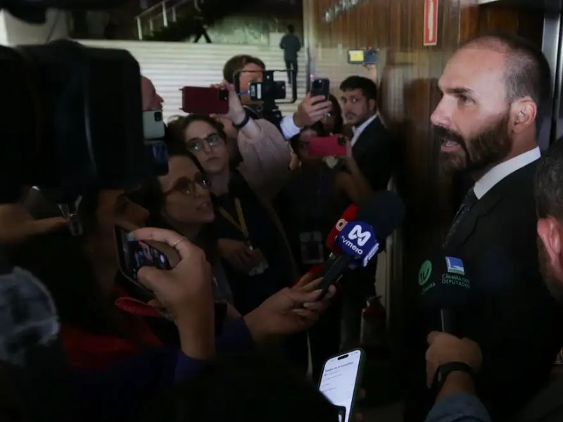 Por unanimidade, STF torna Eduardo Bolsonaro réu por atuação nos EUA