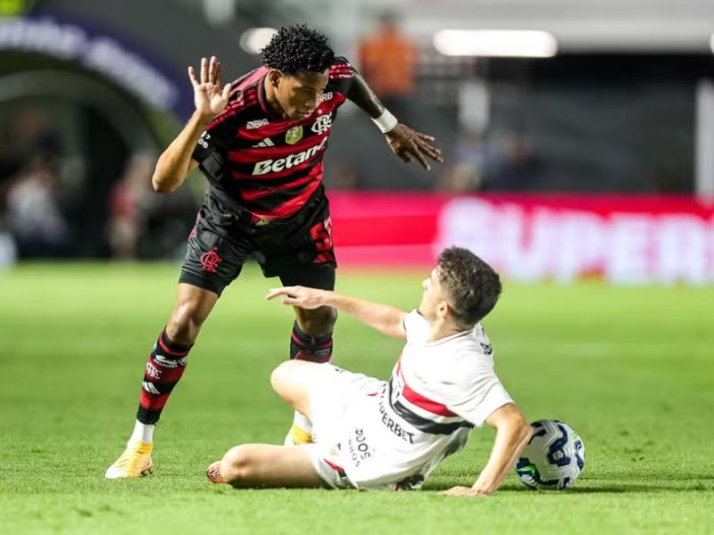 São Paulo arranca empate e impede Flamengo de assumir liderança
