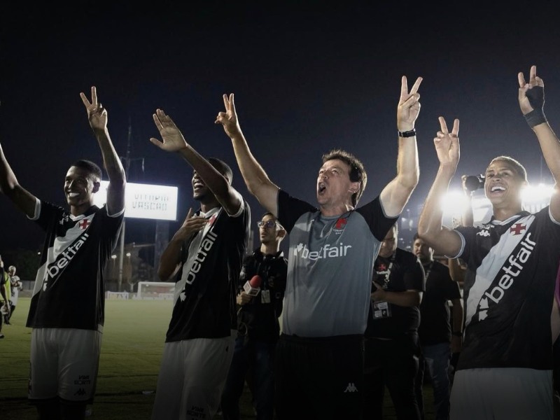 Vasco goleia Internacional por 5 a 1 em São Januário e volta a respirar no Brasileirão