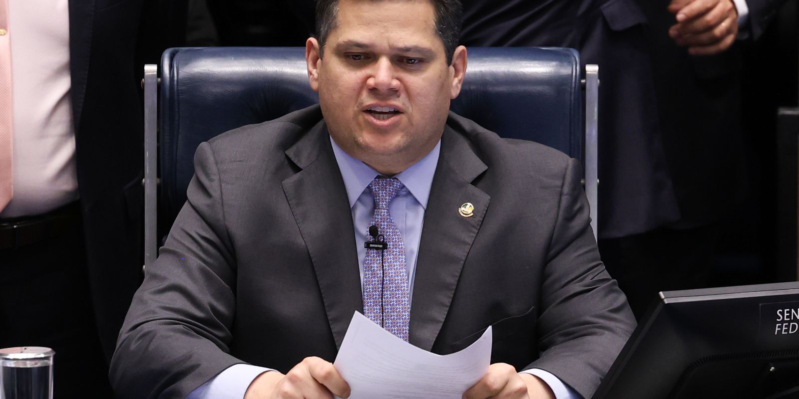 Alcolumbre cancela calendário para sabatina de Jorge Messias ao STF