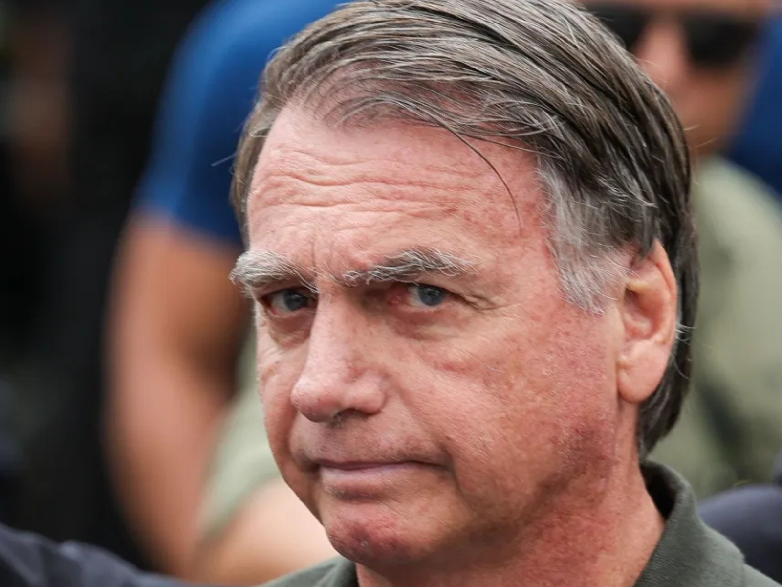 Bolsonaro passará por novo procedimento nesta segunda (29) para conter crise persistente de soluços