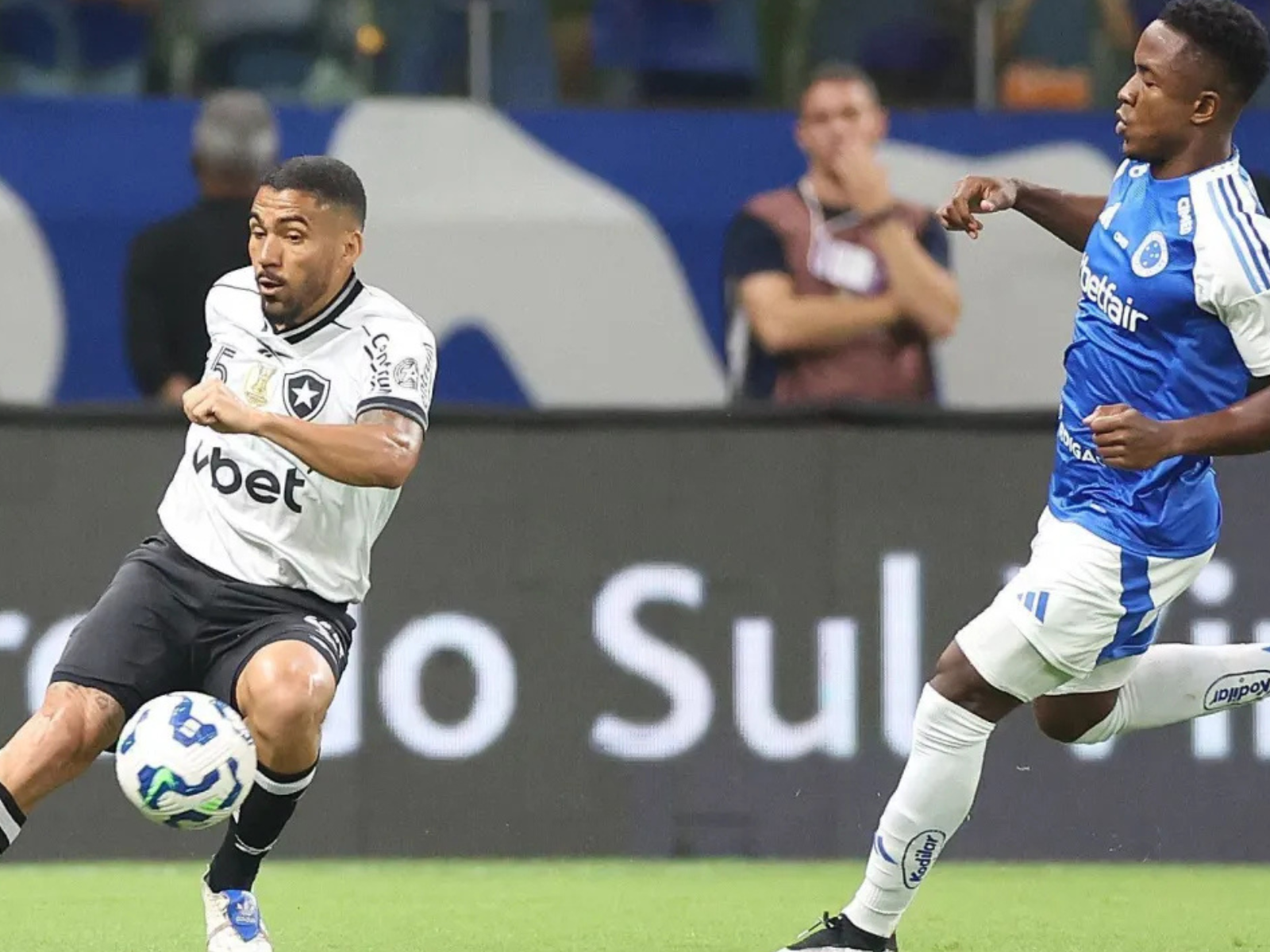 Cruzeiro empata com o Botafogo nos acréscimos em jogo pelo Brasileirão
