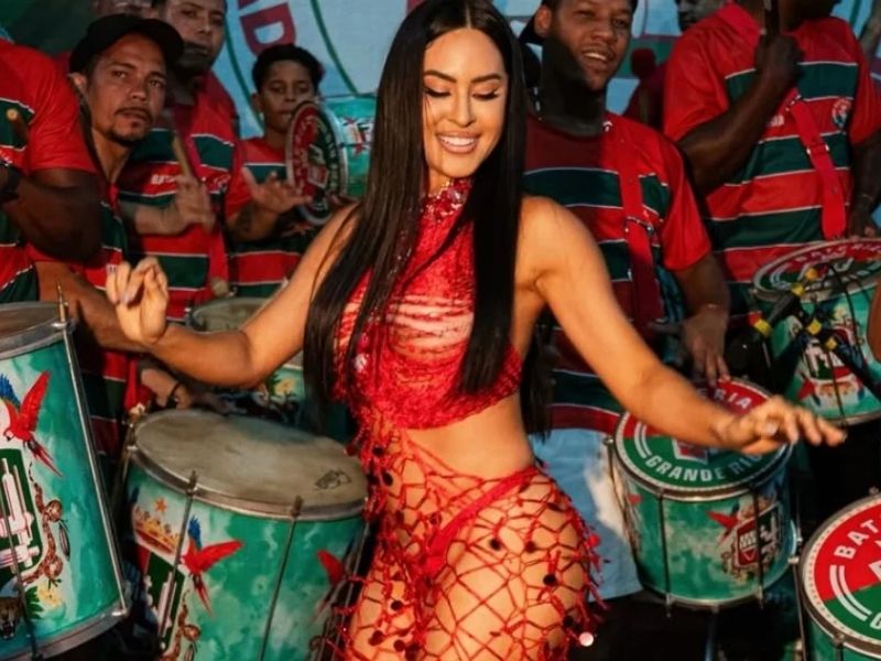 Isabelle Nogueira anuncia saída do posto de musa da Grande Rio