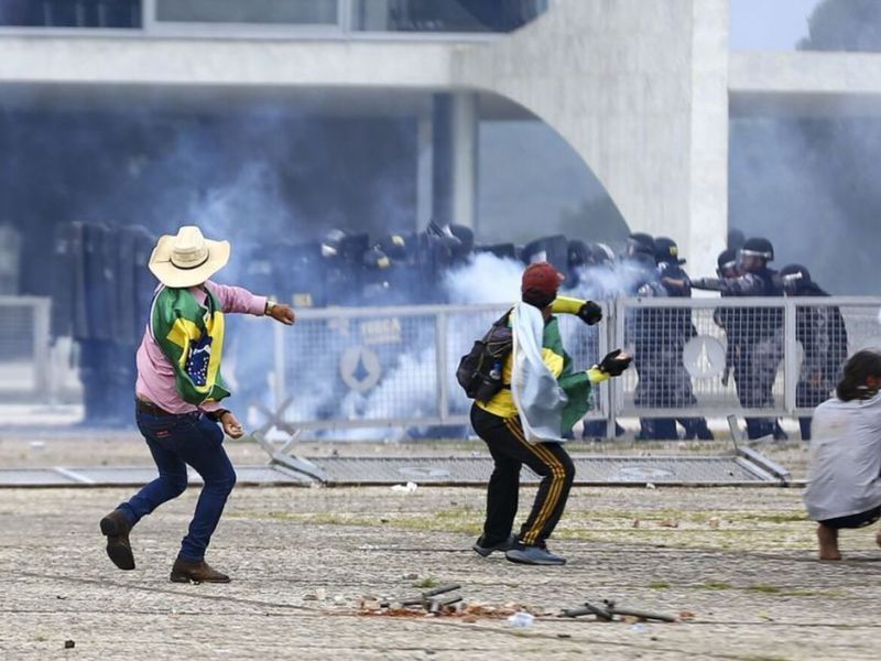 Lula exclui do induto de Natal condenados por atentado à democracia