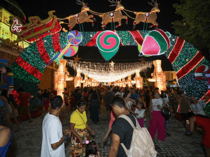 Saiba como agendar para Fábrica do Papai Noel, Vila de Natal e Festival de Natal no Teatro Amazonas