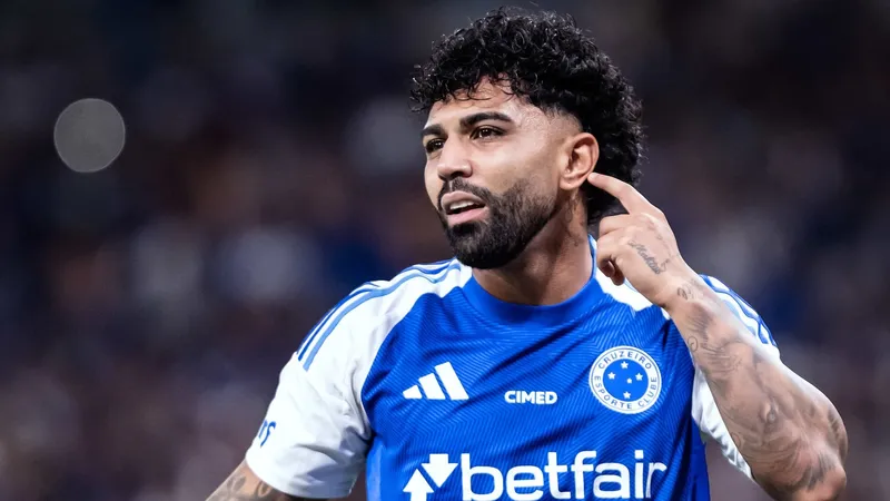 Gabigol retorna ao Santos por empréstimo após acordo com o Cruzeiro