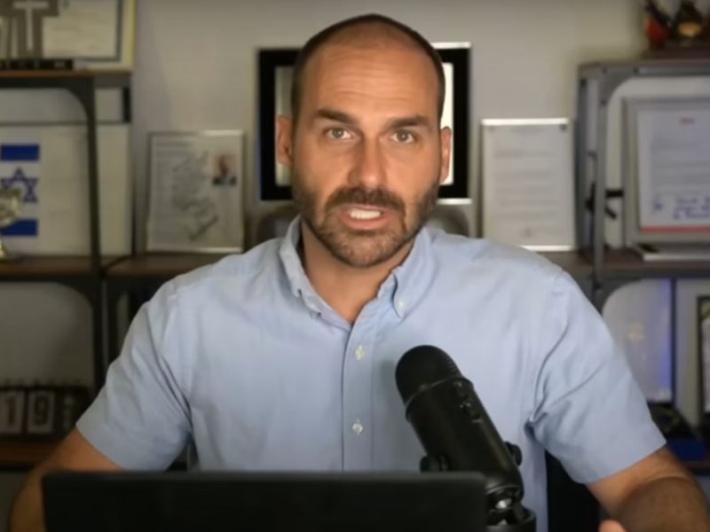 PF determina retorno imediato de Eduardo Bolsonaro a cargo de escrivão