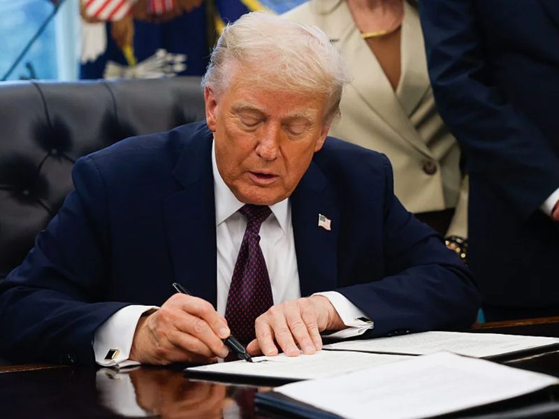 Trump anuncia tarifas de 25% a países que negociarem com Irã